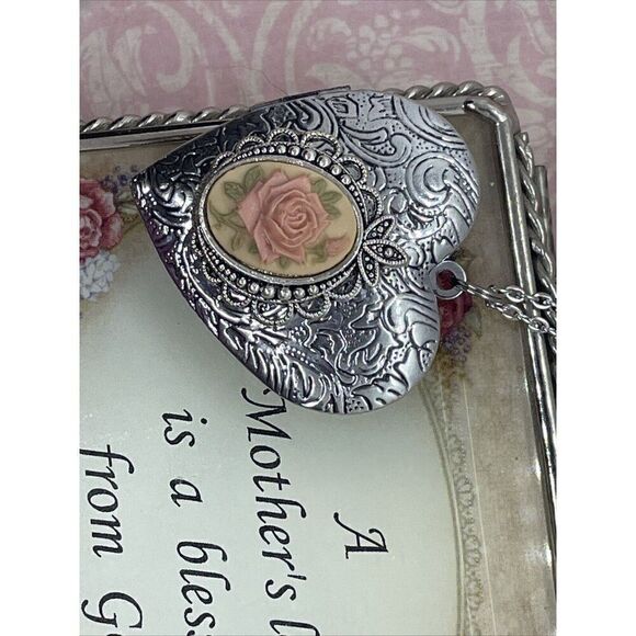 Heart Silver Locket Mauve Roses Necklace Photo Bride Mother bridal wedding Mom - Picture 12 of 16